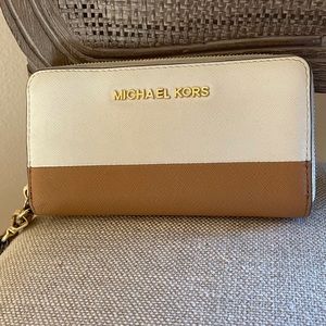 Michael Kors wristlet